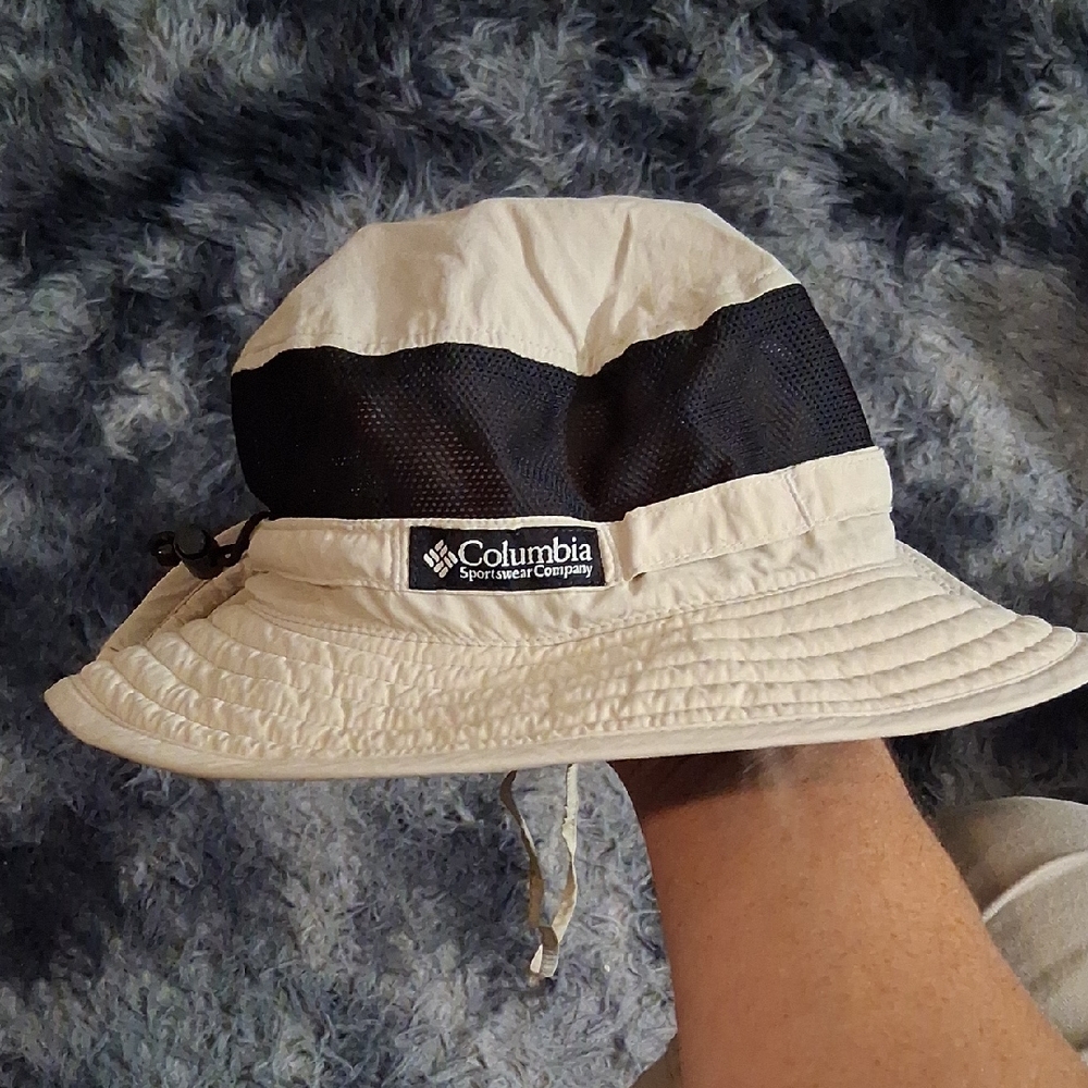 Columbia Tan and Black Outdoor Hat